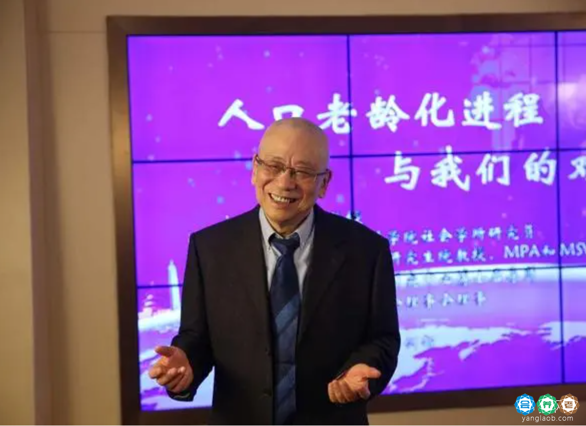 如何为失能老人提供更好的照护服务？对话长期照护保障学者唐钧