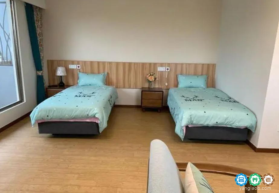 广东颐寿养老院麓湖家长荟分院房间7
